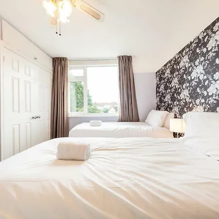 Big House In Filton - Sleeps Up To 7! *