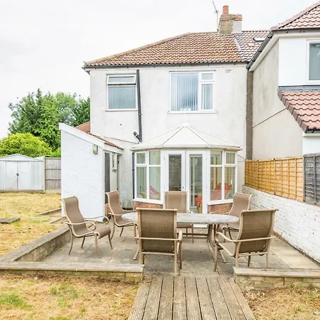 Big House In Filton - Sleeps Up To 7!