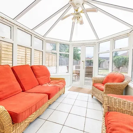 Big House In Filton - Sleeps Up To 7! بيت للعطل