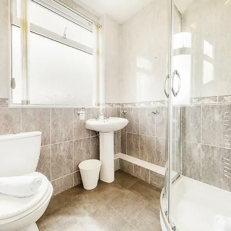 Big House In Filton - Sleeps Up To 7! 度假居 布里斯托
