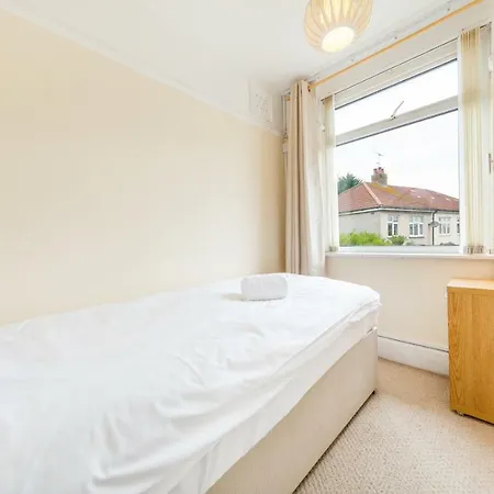 Big House In Filton - Sleeps Up To 7! * 布里斯托